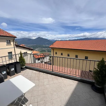 Casa Indipendente Con Terrazzo E Posto Auto